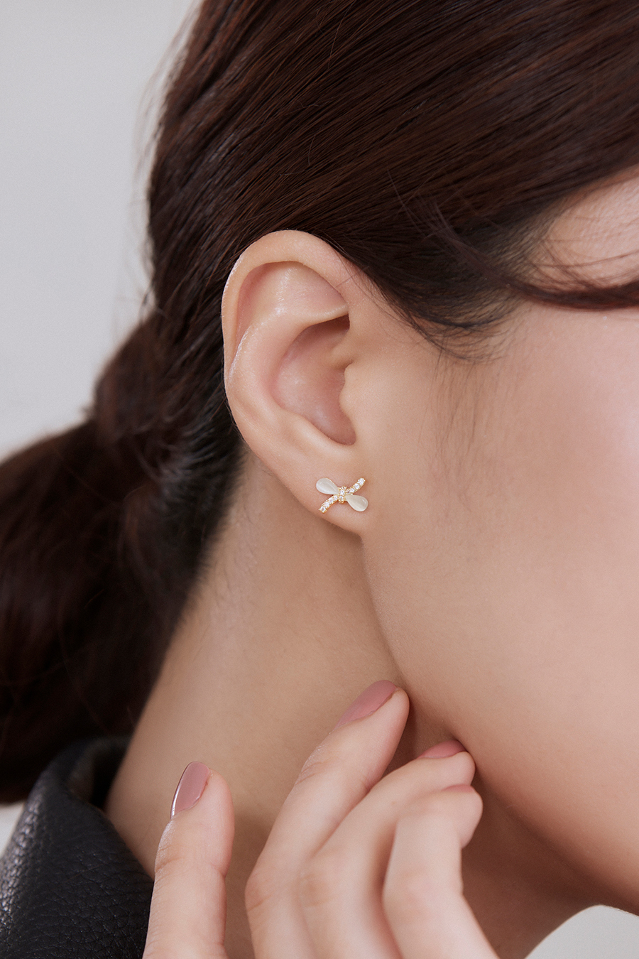 清透貓眼蝴蝶結。銀針耳環