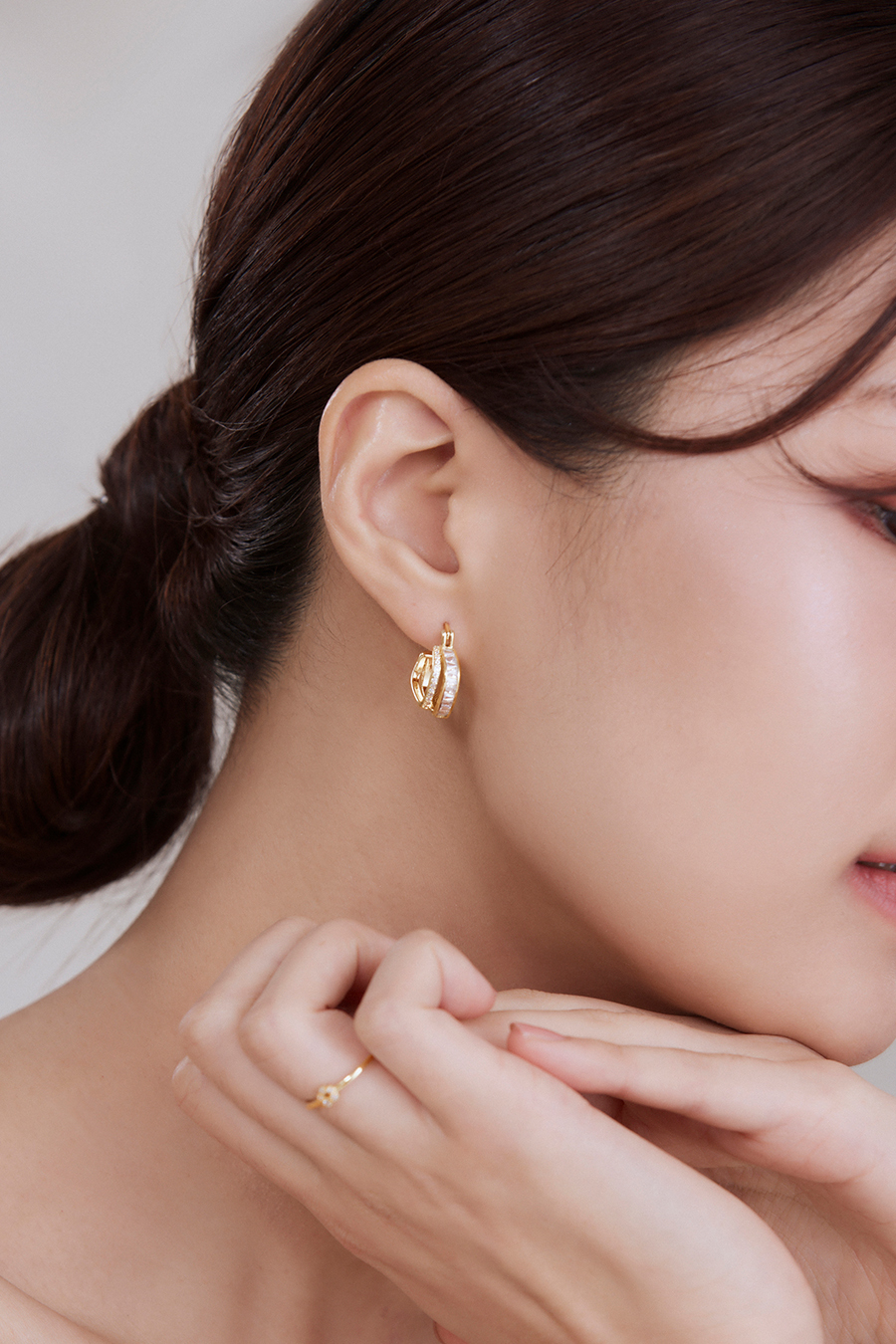 滿鑽雙層方形。針式耳環