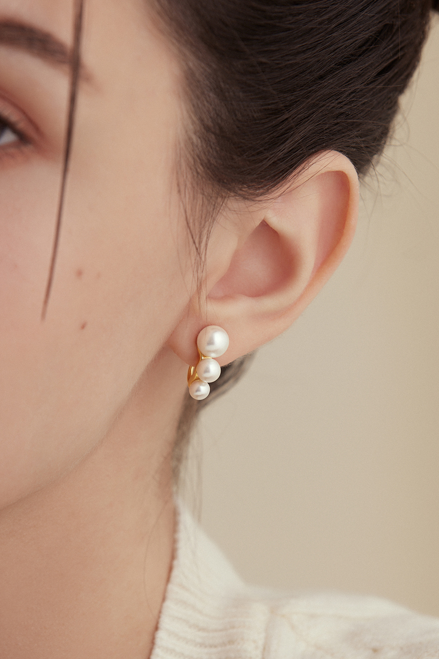 簡約拼接珍珠。夾式耳環