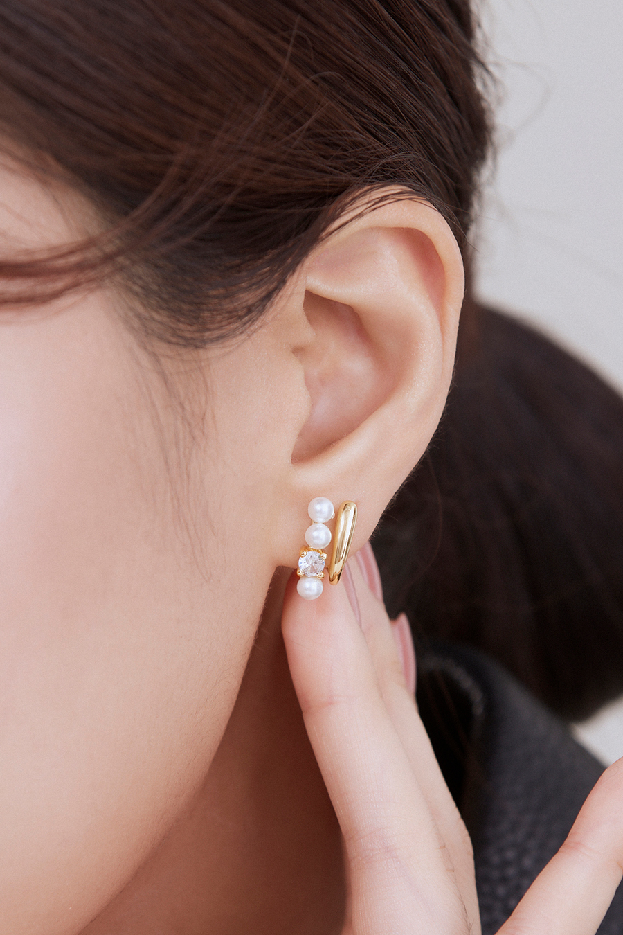 法式珍珠鑲嵌鋯石。夾式耳環