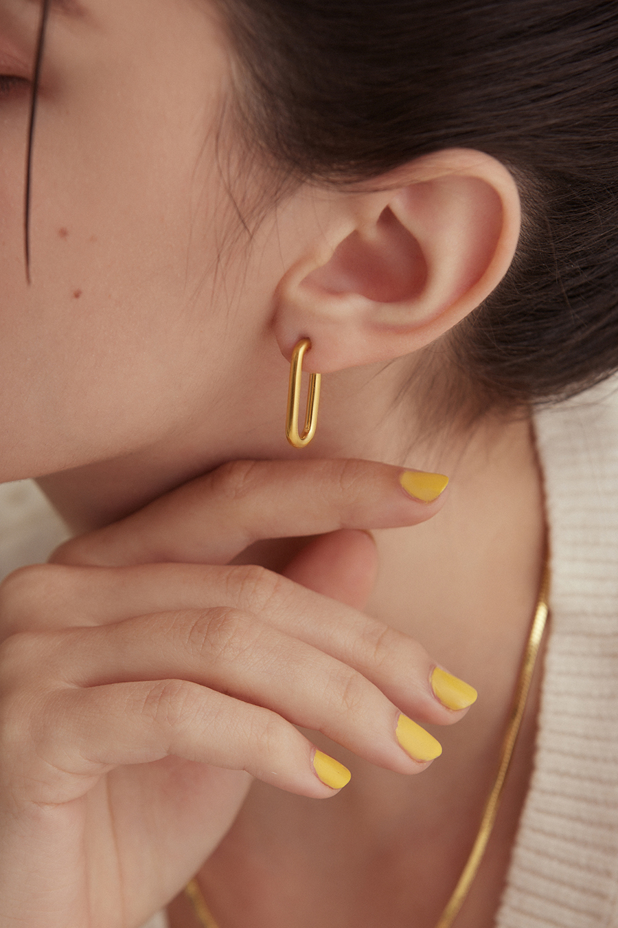 簡約U型幾何。鋼針耳環(金)