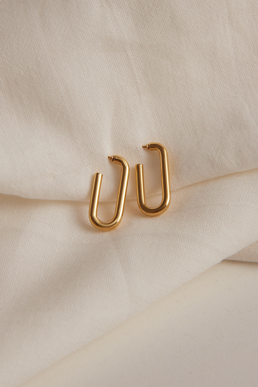 簡約U型幾何。鋼針耳環(金)
