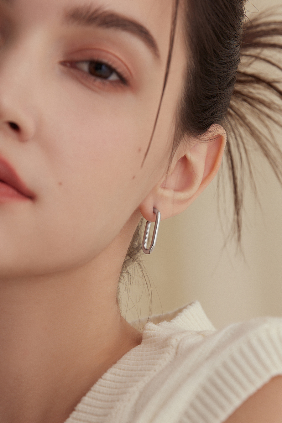 簡約U型幾何。鋼針耳環(銀)