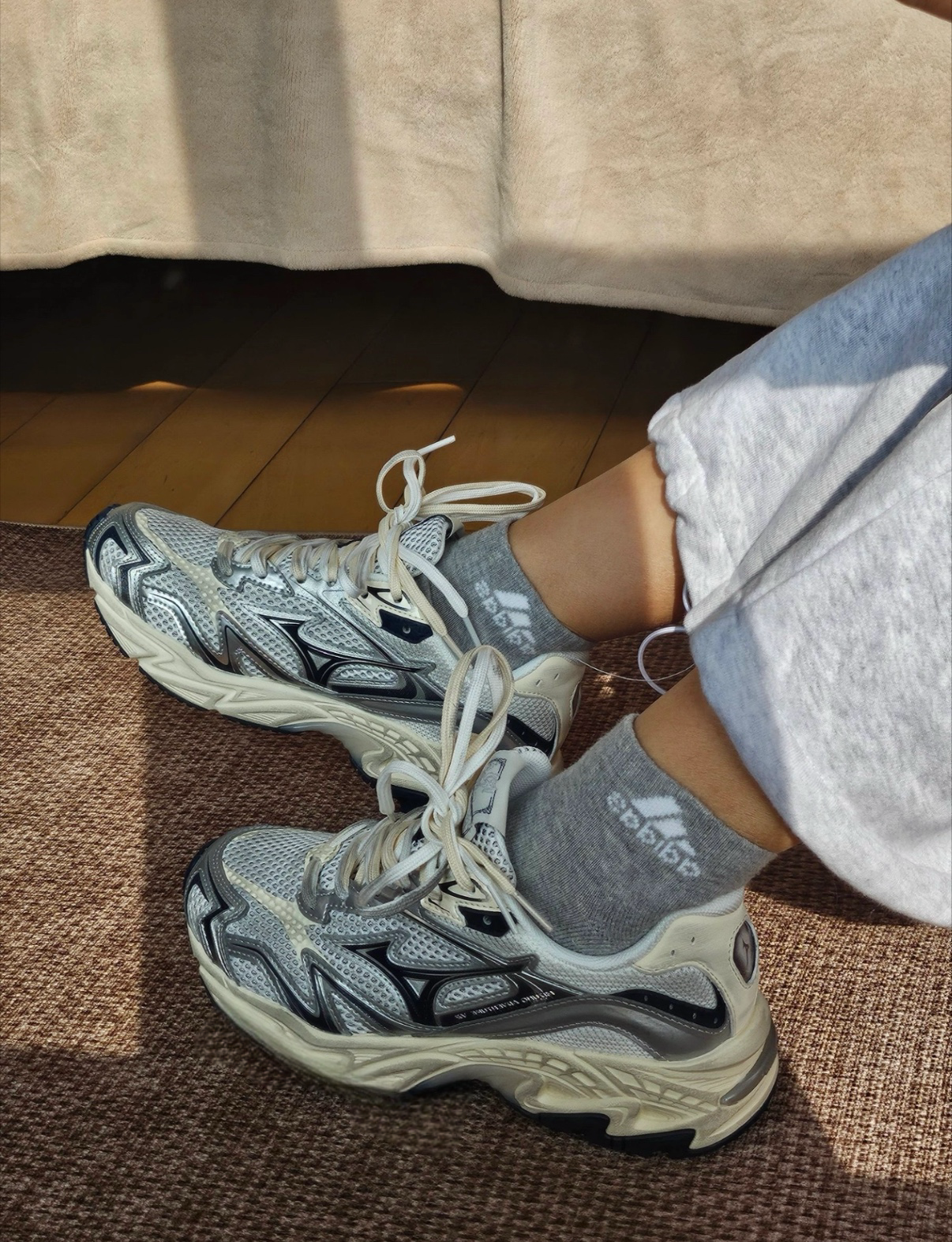 Mizuno 美津濃 Adventure V2 米白銀 Y2K 作舊 復古 慢跑鞋 老爹鞋 髒髒鞋 D1GH250304/預購