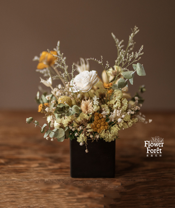 白澄索拉 | 桌花