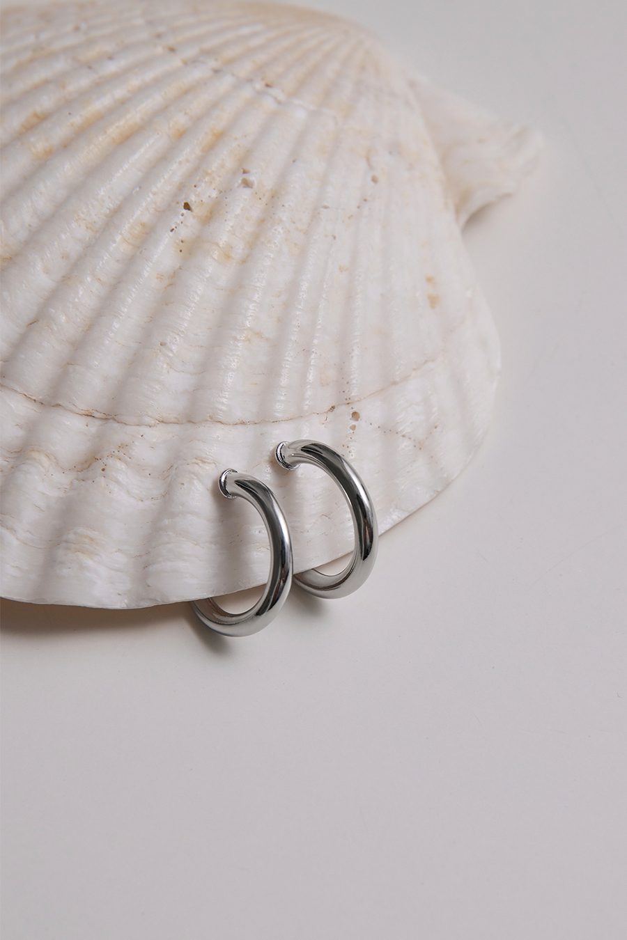 經典隱形圓圈。夾式耳環(銀)