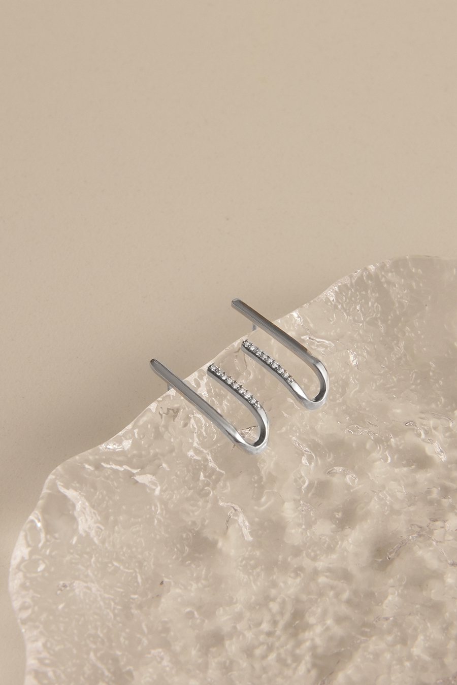 線型單排鑽。針式耳環(銀)