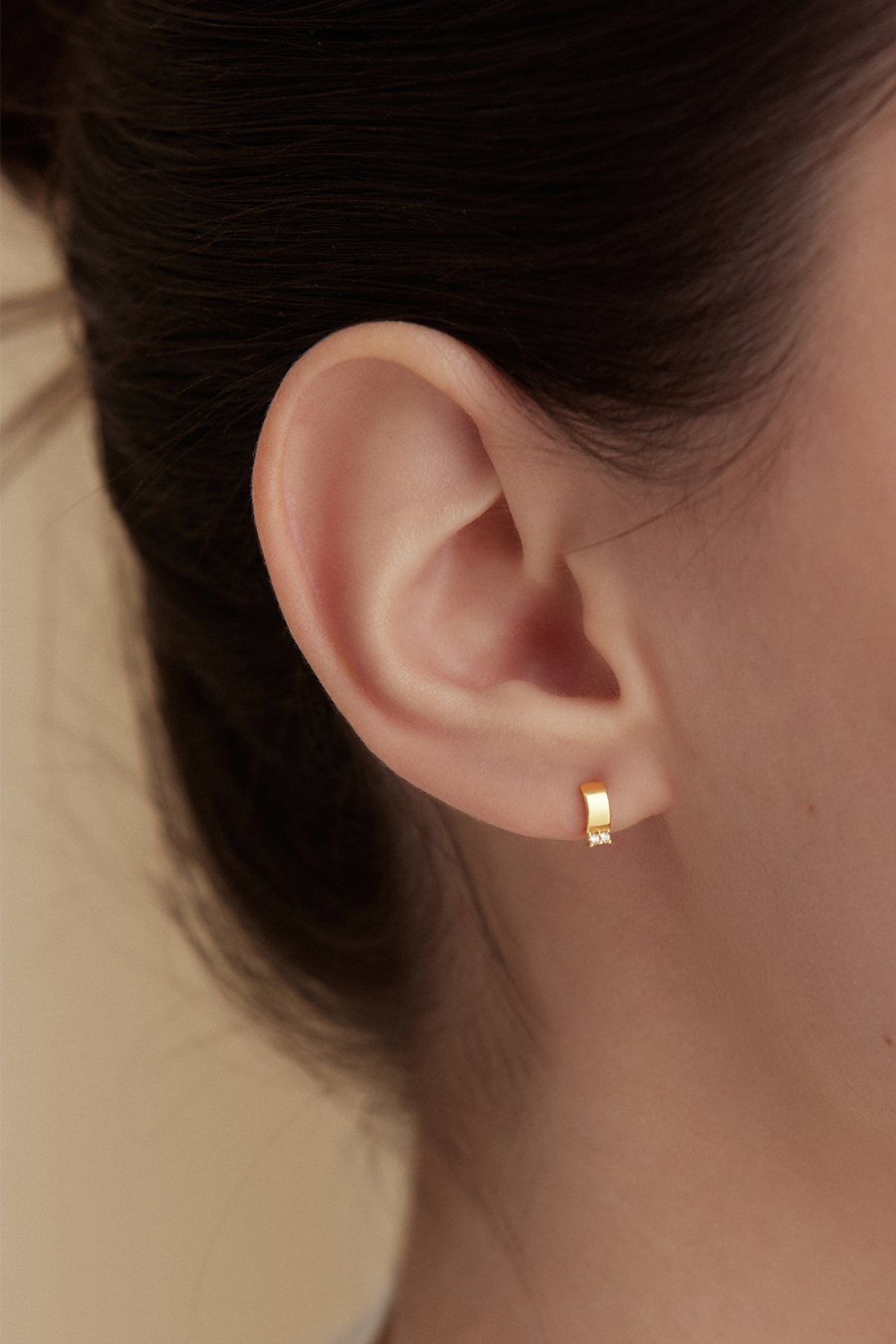 閃耀迷你半圓。銀針耳環