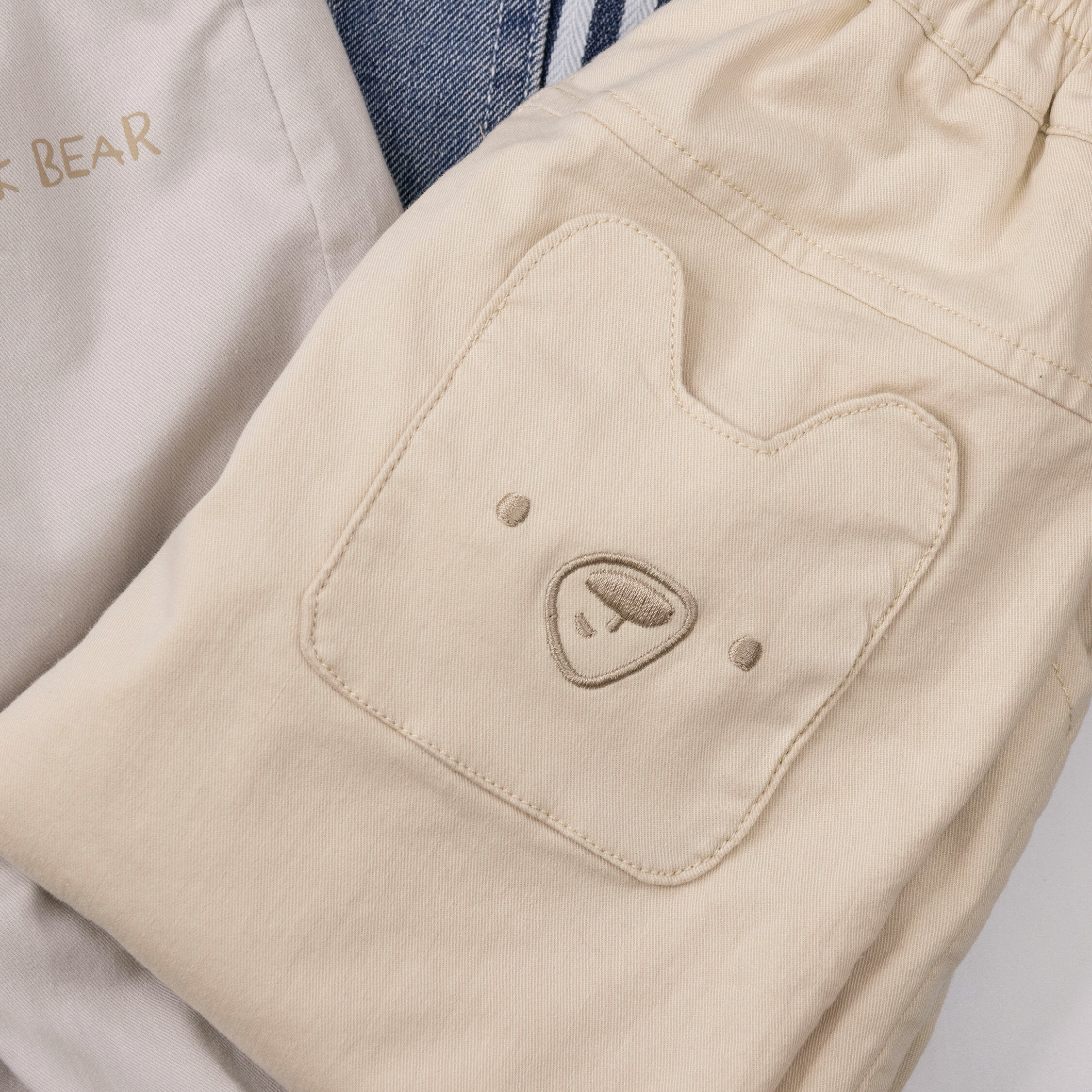 【H55017】OK小熊刺繡口袋設計縮口褲＊二色