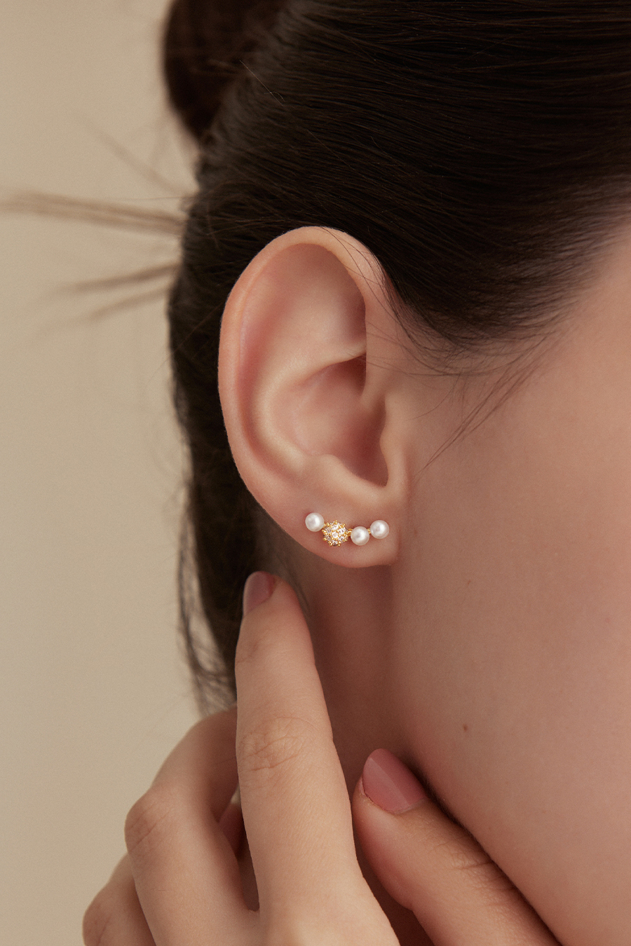 法式微笑珍珠。針式耳環