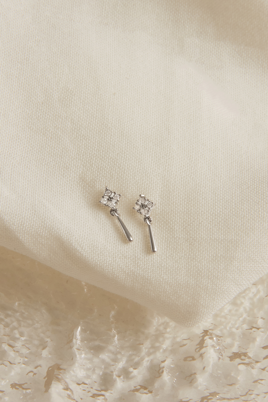 簡約方型鑲鑽。針式耳環(銀)