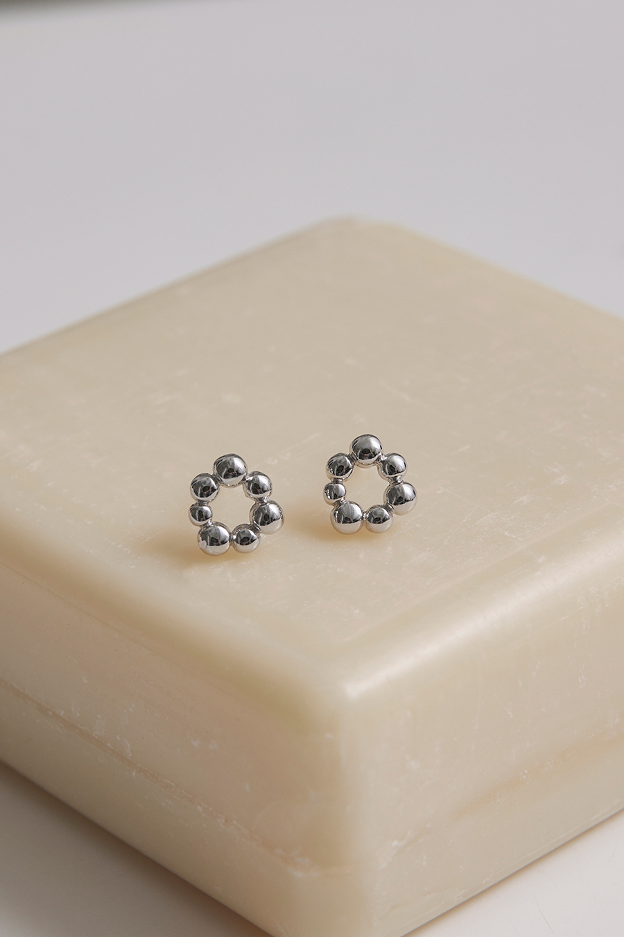 【925純銀】不規則小圓球。銀針耳環(銀)