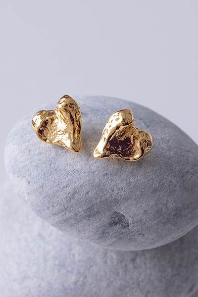 肌理感熔岩愛心。銀針耳環(金)