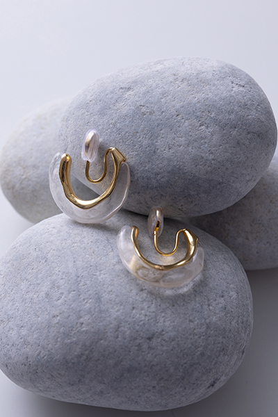 不規則混色透感。夾式耳環(白)