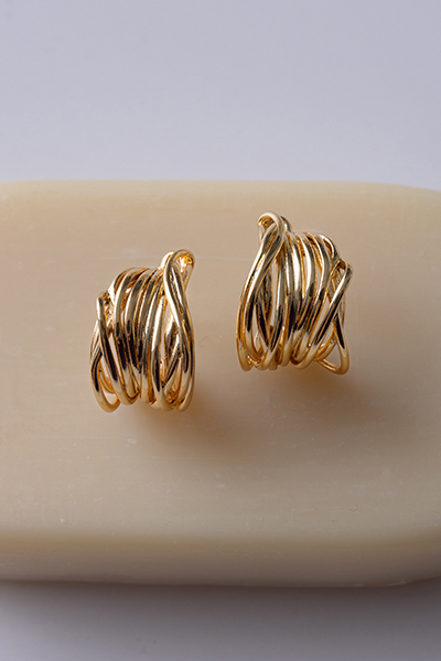 層次立體線圈。銀針耳環(金)