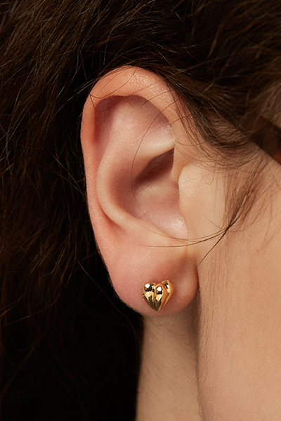 簡約山形愛心。銀針耳環(金)