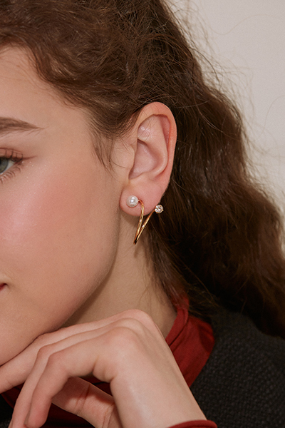 簡約旋轉圈型。銀針耳環