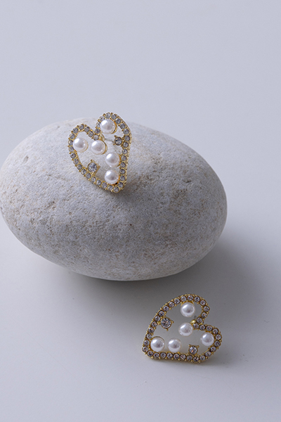 法式鏤空愛心珍珠。銀針耳環