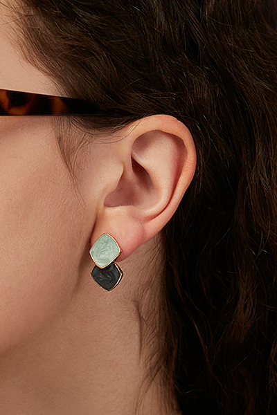 簡約拼接畫釉撞色。銀針耳環