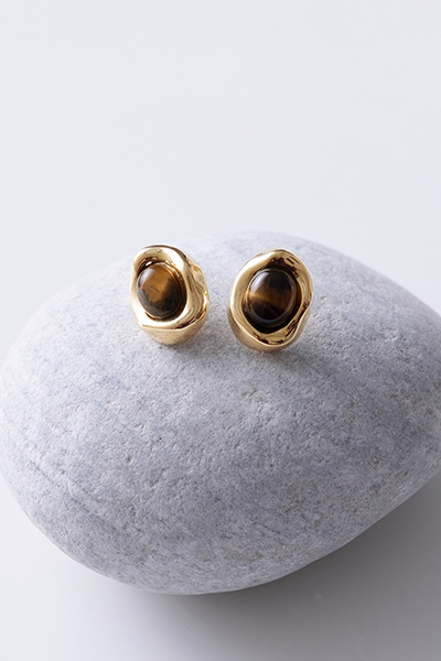 不規則琥珀貓眼。銀針耳環