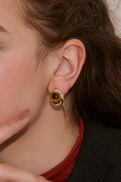 不規則琥珀貓眼。銀針耳環