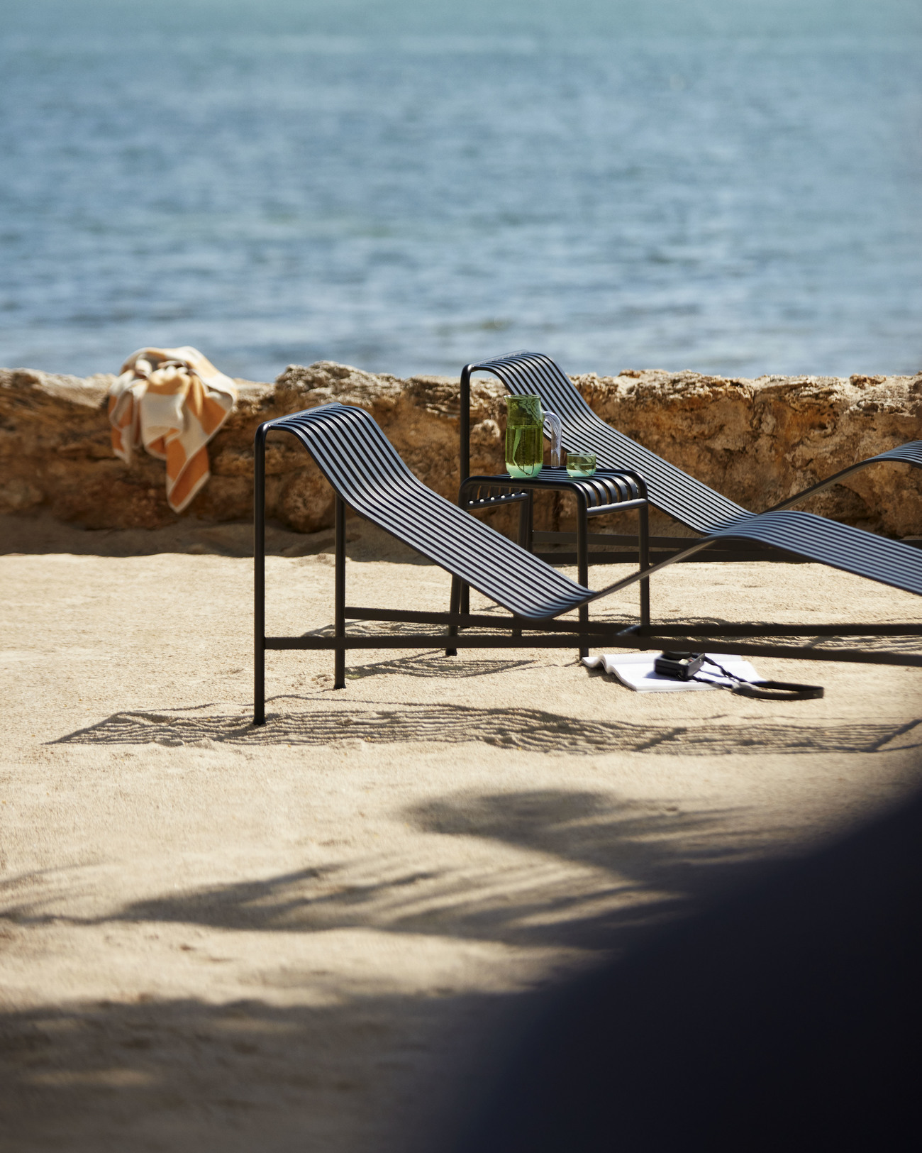 Palissade Chaise Lounge / 格柵躺椅