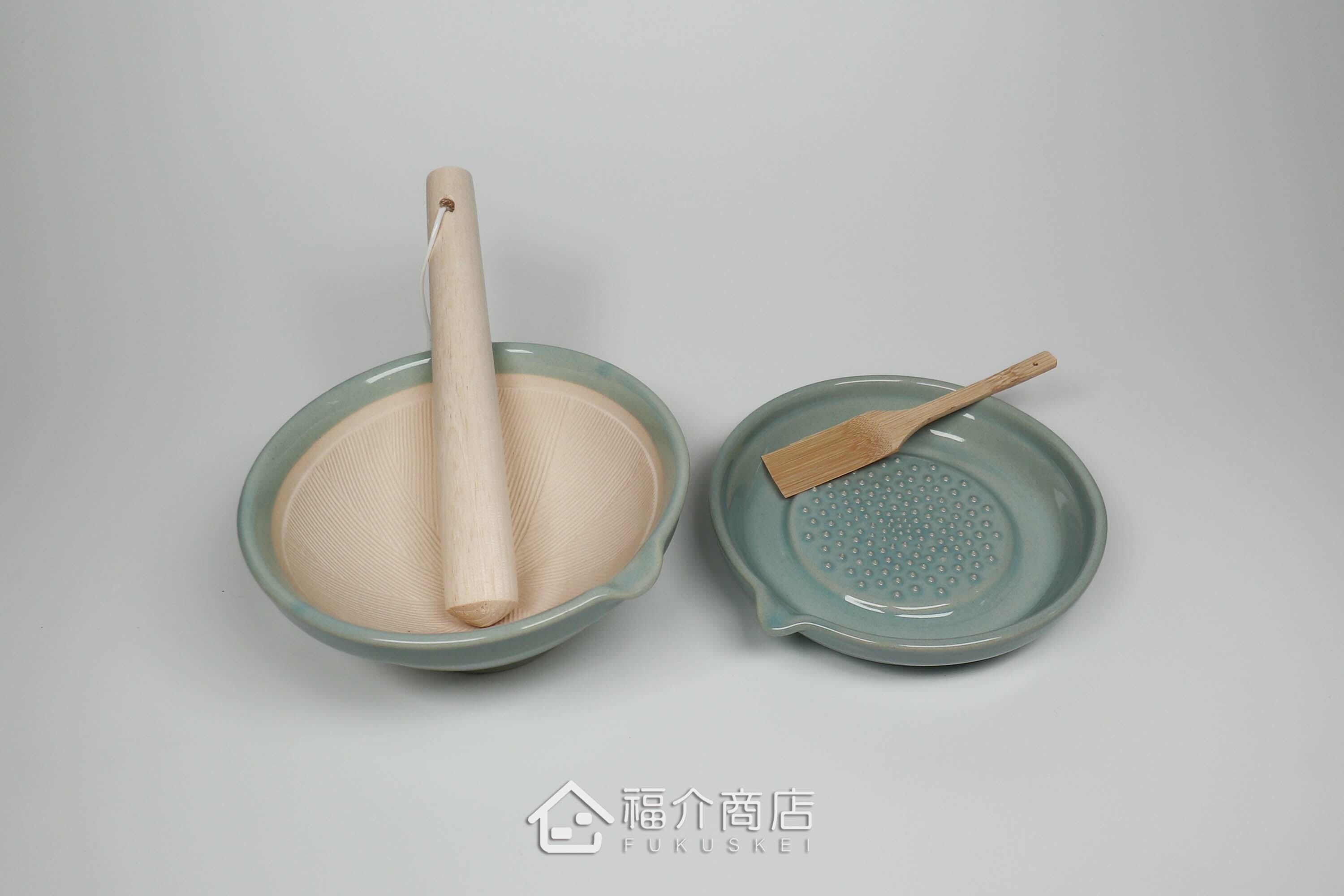 將食材搗碎研磨用的研磨缽、研磨板、竹刷與木杵的4件組合