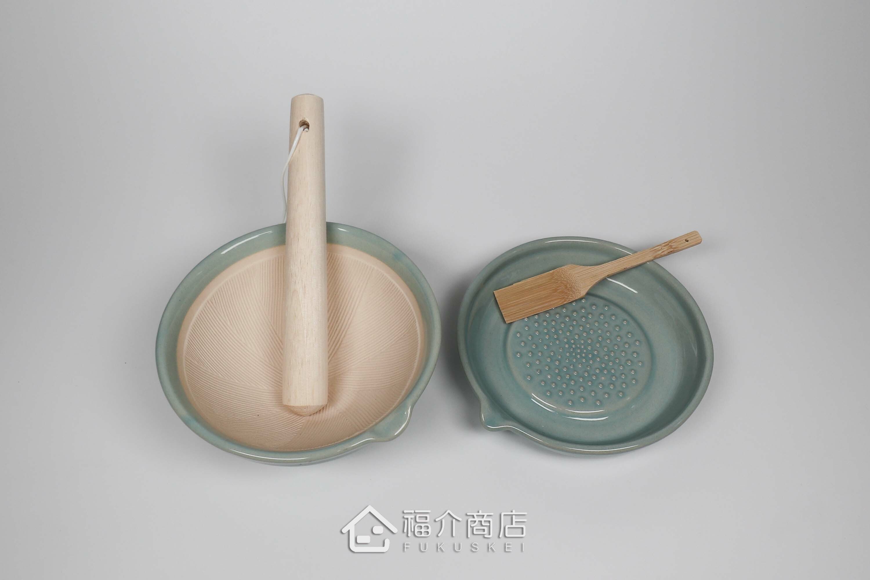 將食材搗碎研磨用的研磨缽、研磨板、竹刷與木杵的4件組合