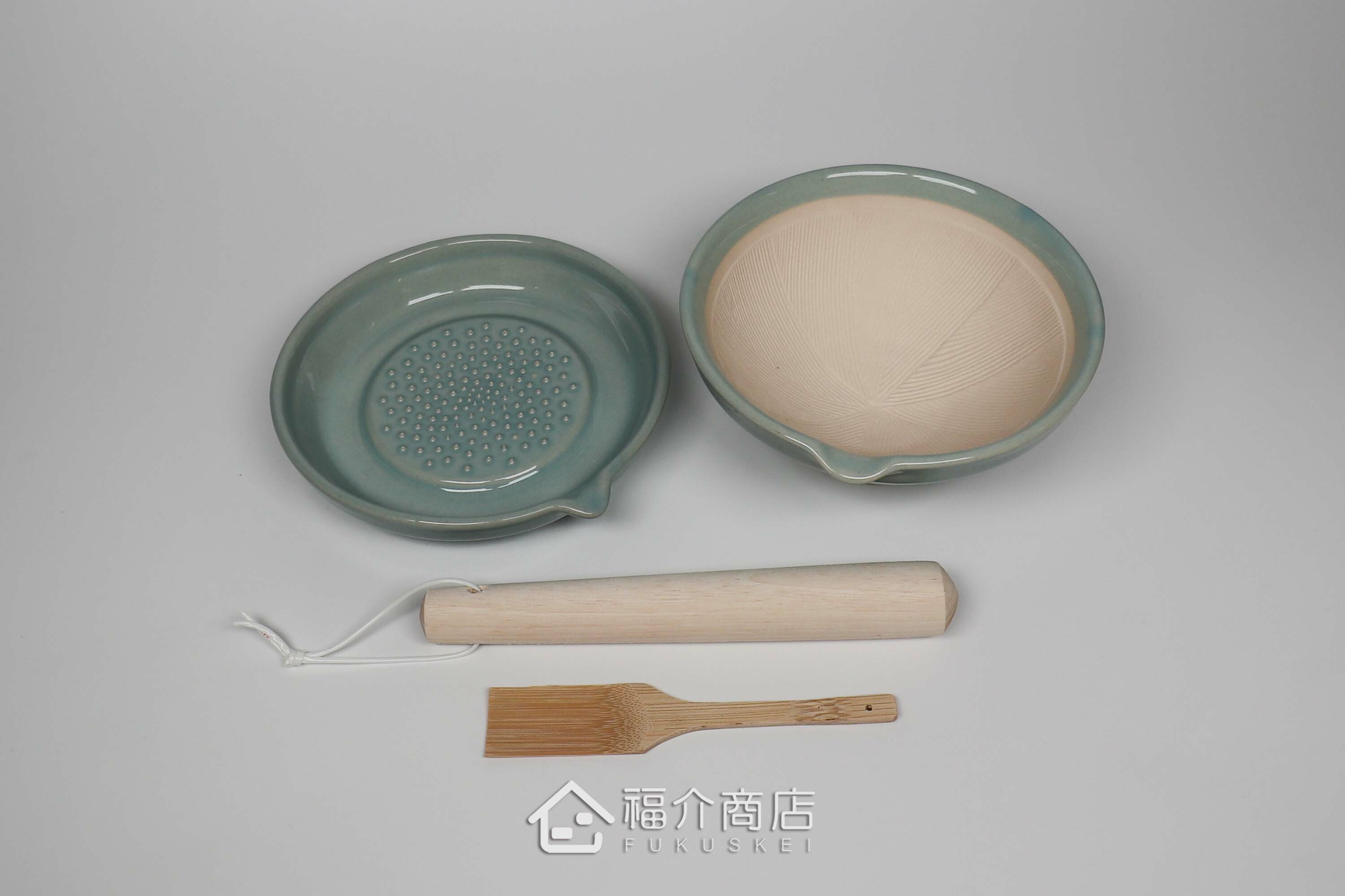 將食材搗碎研磨用的研磨缽、研磨板、竹刷與木杵的4件組合