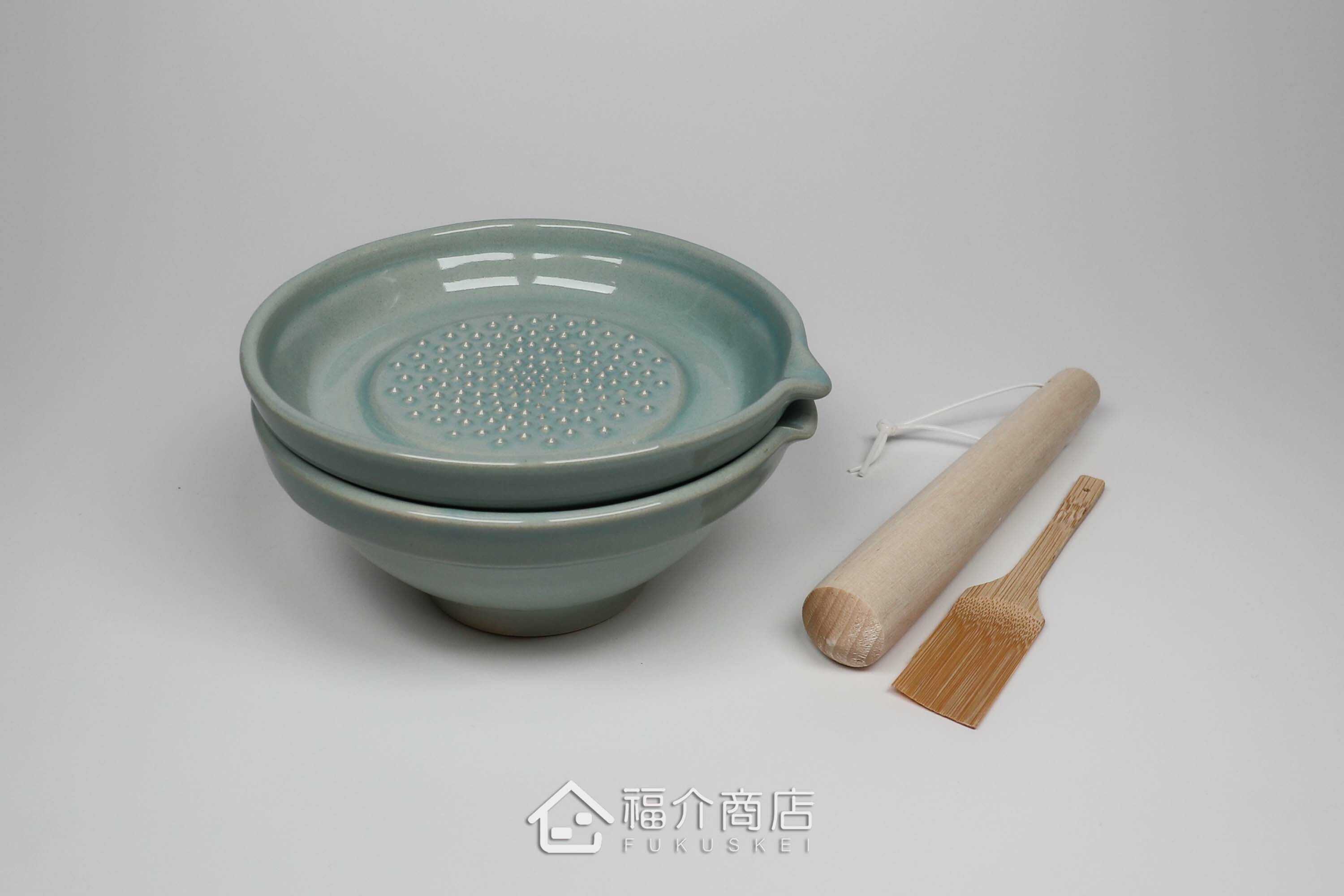 將食材搗碎研磨用的研磨缽、研磨板、竹刷與木杵的4件組合