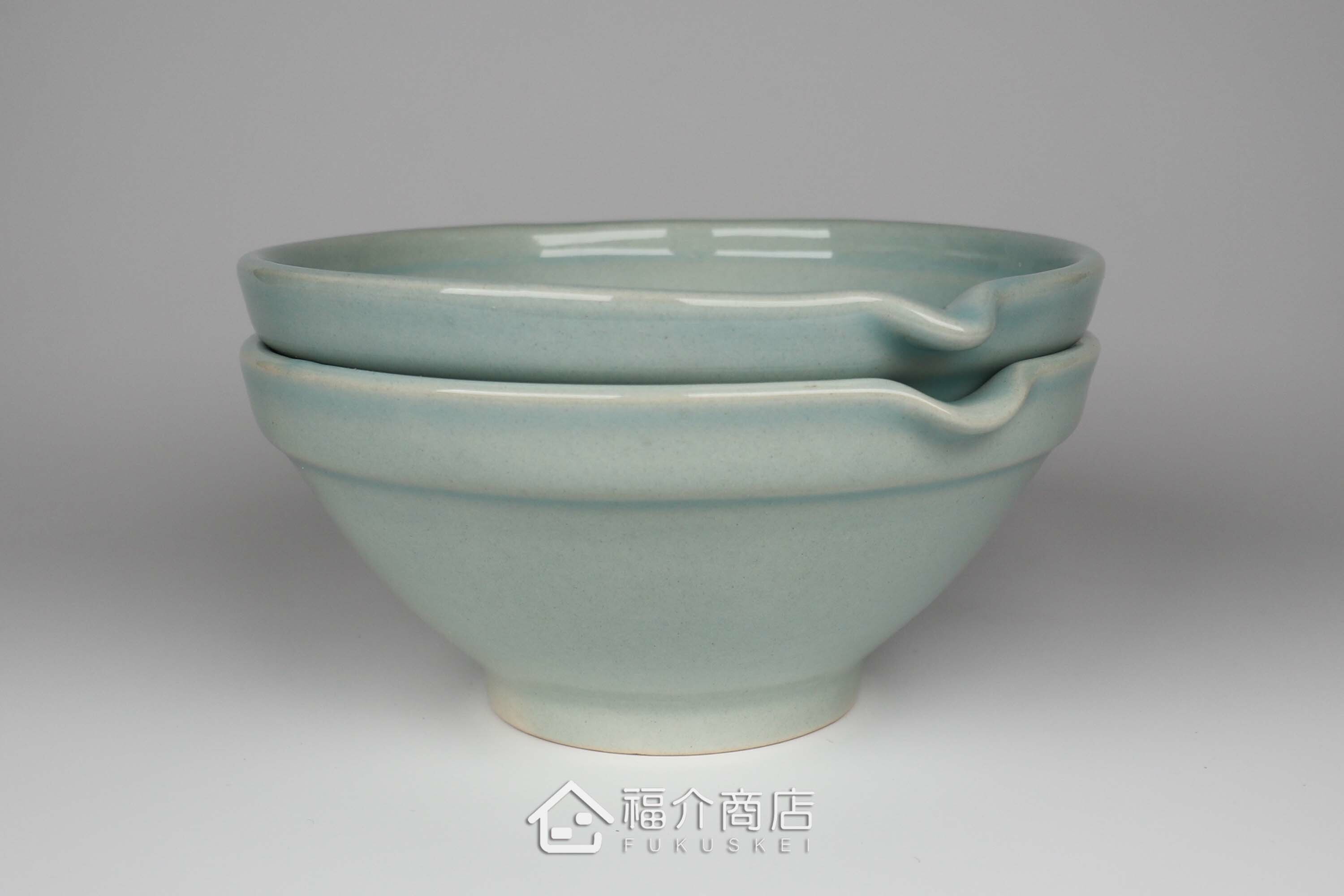 將食材搗碎研磨用的研磨缽、研磨板、竹刷與木杵的4件組合