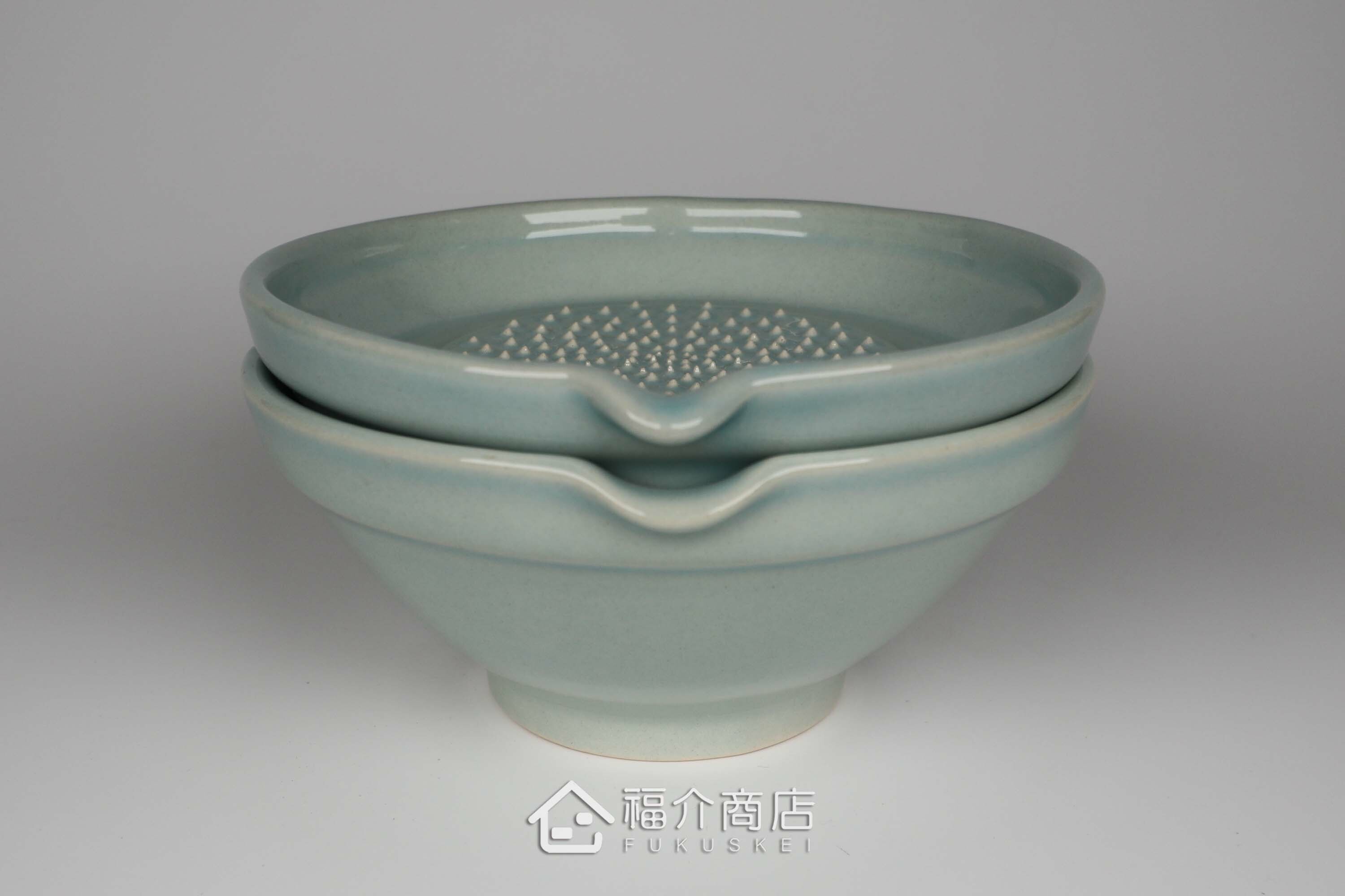 將食材搗碎研磨用的研磨缽、研磨板、竹刷與木杵的4件組合