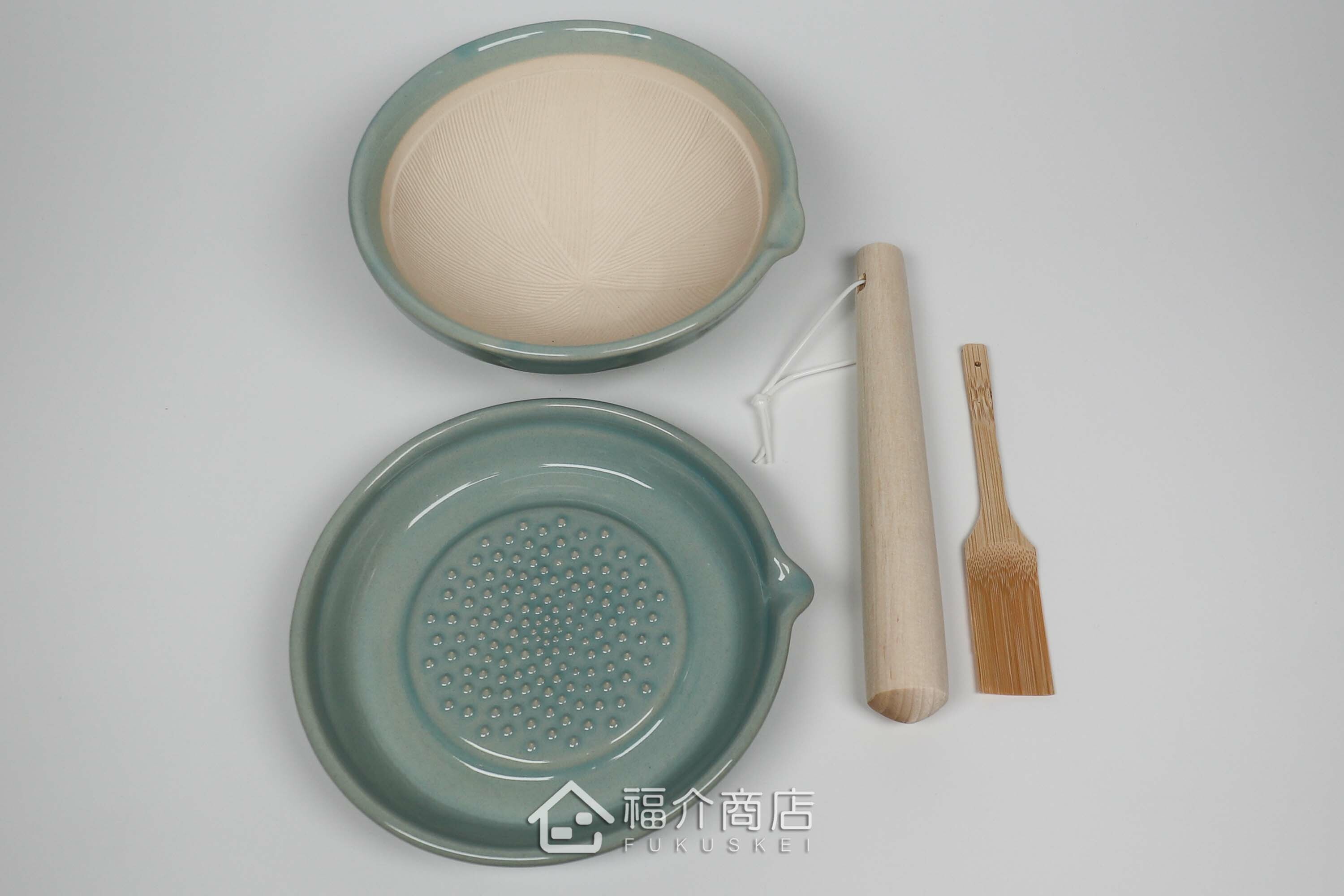 將食材搗碎研磨用的研磨缽、研磨板、竹刷與木杵的4件組合