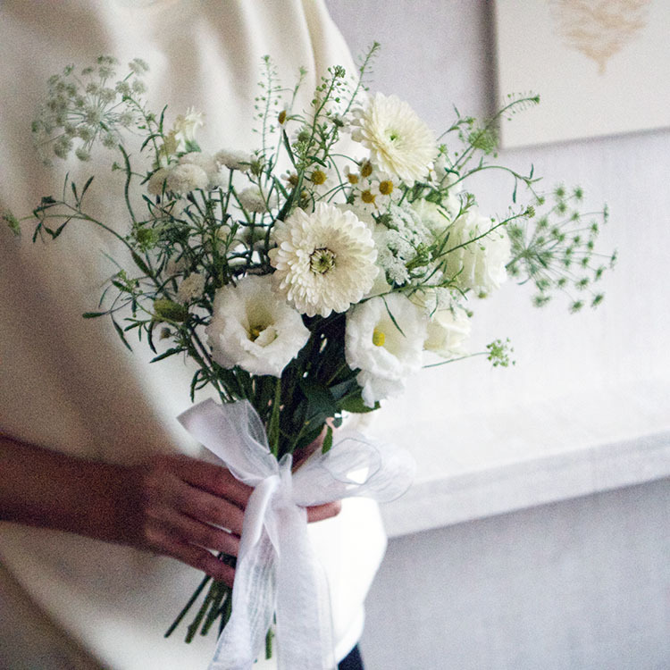 輕捧花 ・#純愛