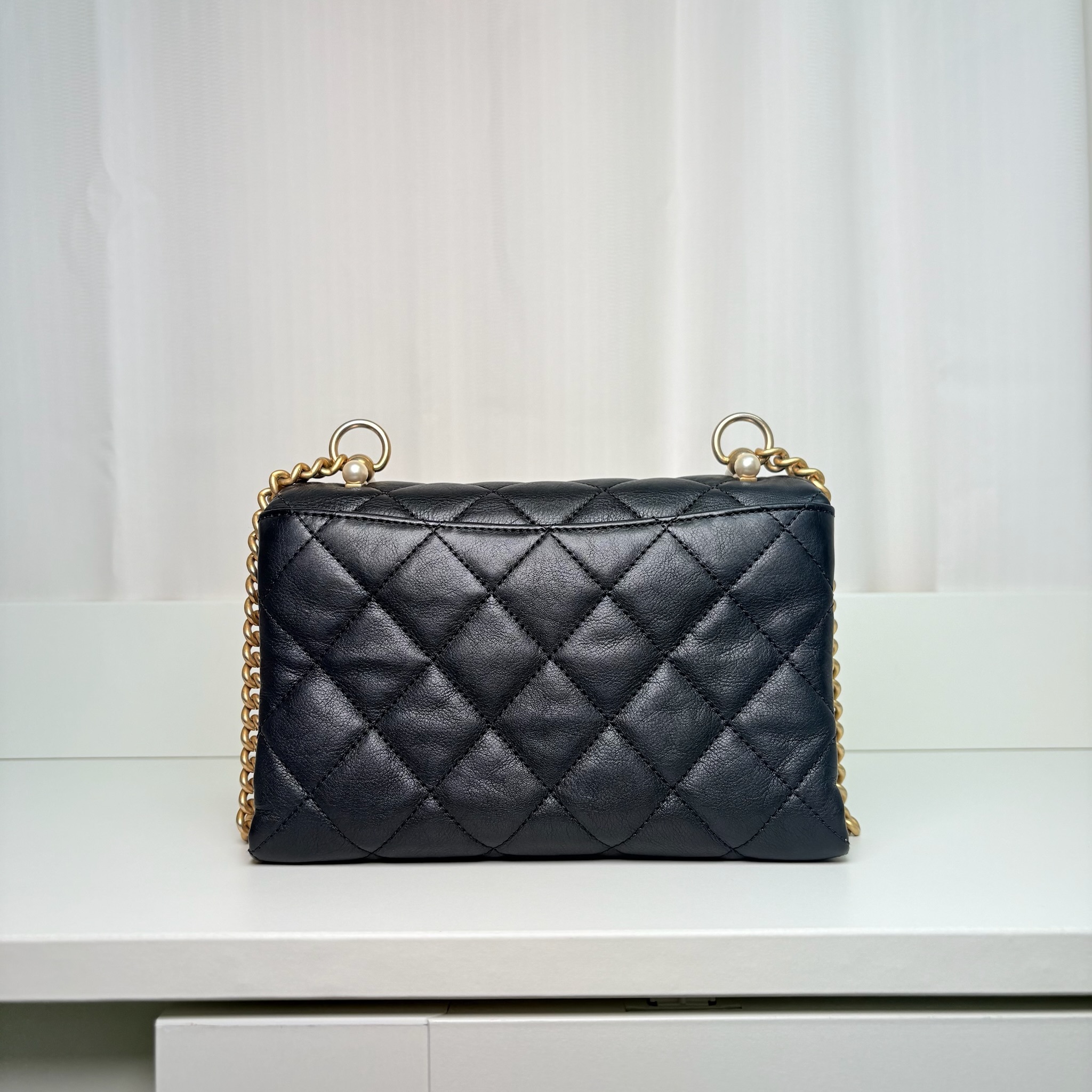 Chanel CC Faux-Pearl Shoulder Bag - Black / Ghw