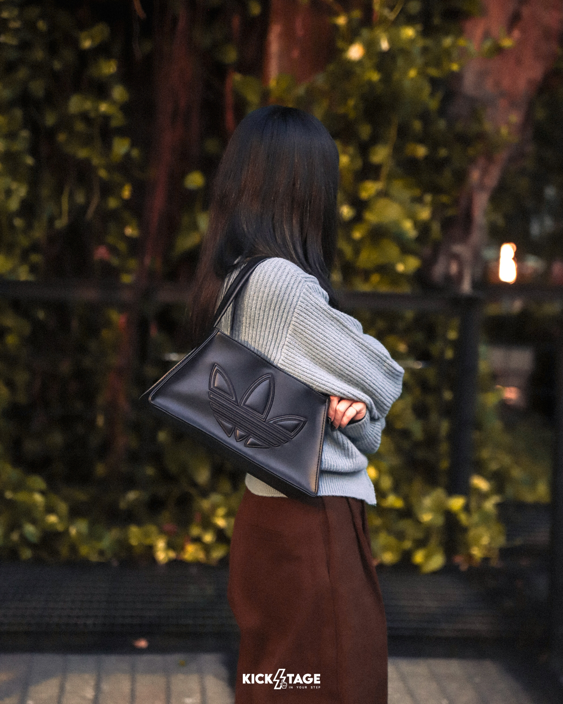 ADIDAS W PU SHOULDERBAG 黑色 皮革 壓紋大標 三葉草 斜背包 肩背包【IY4057】