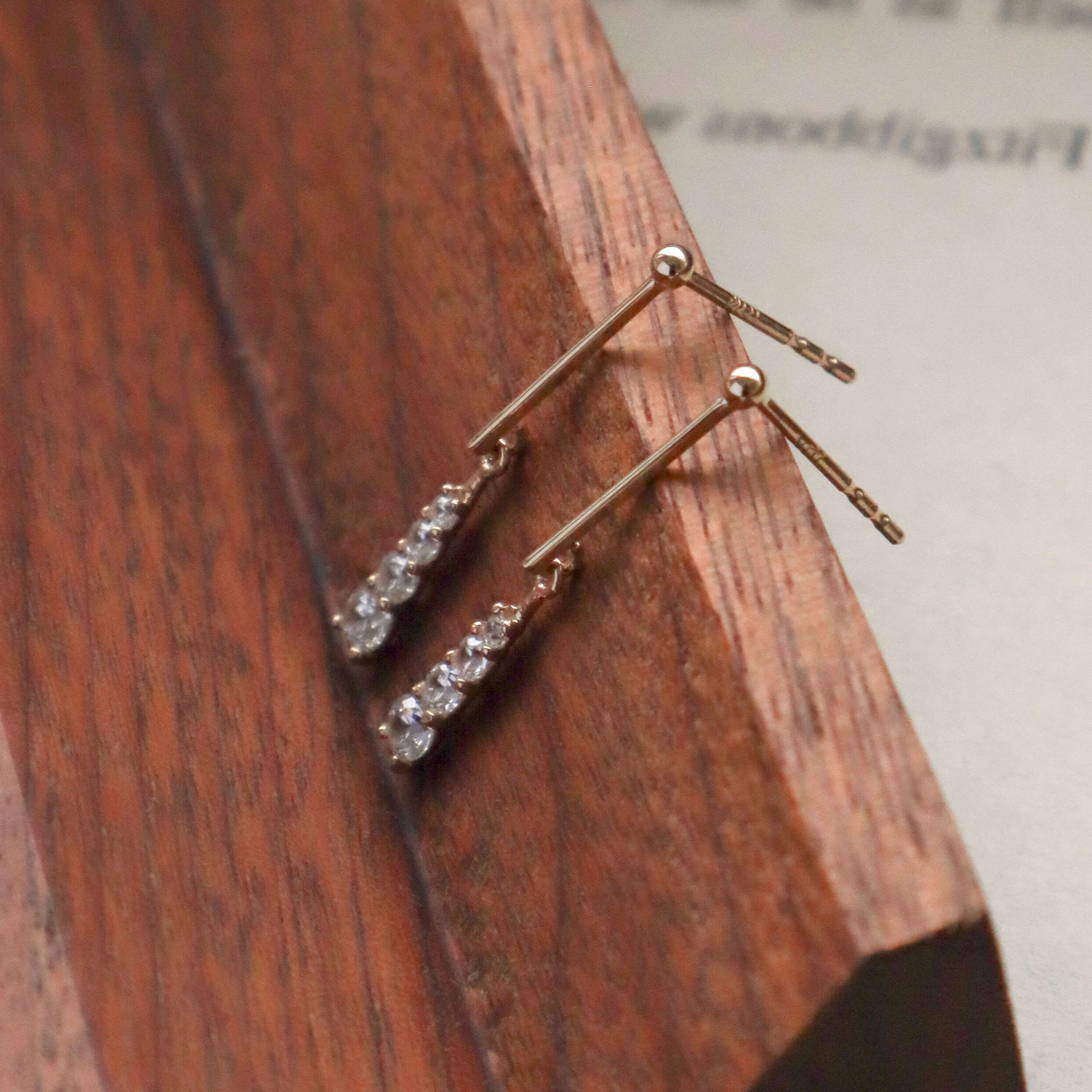 10K/簡約直線垂鑽耳環