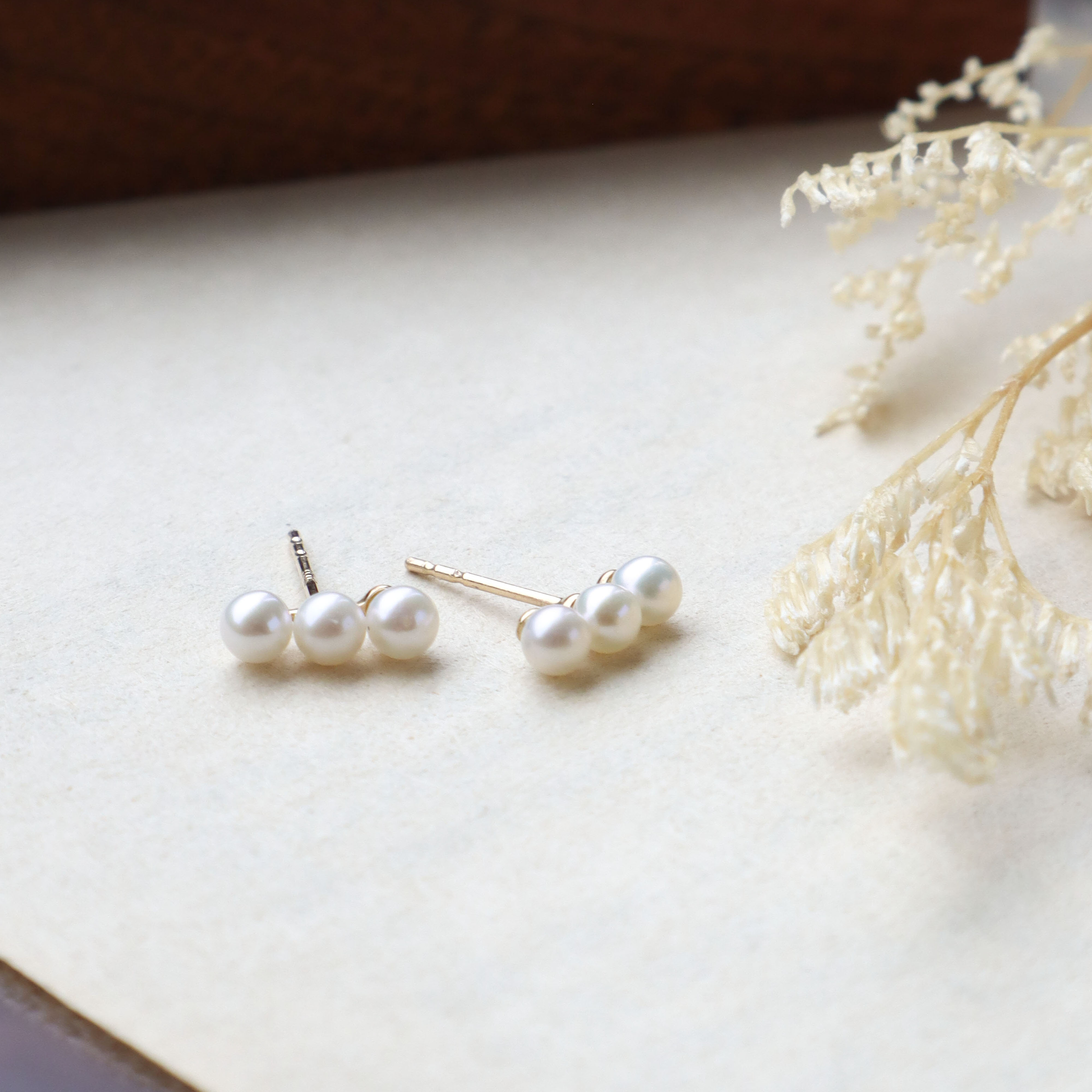 10K/排列珍珠耳環