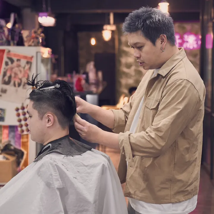 Neon Hair Salon's hairstylist - Page