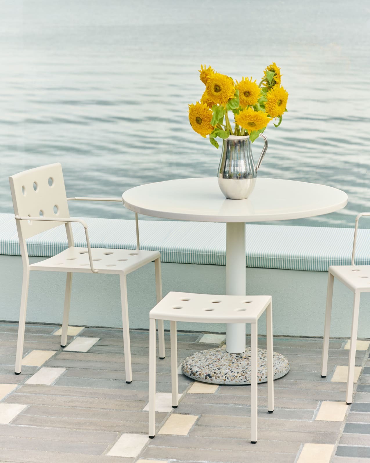 Balcony Stool / 洞洞凳