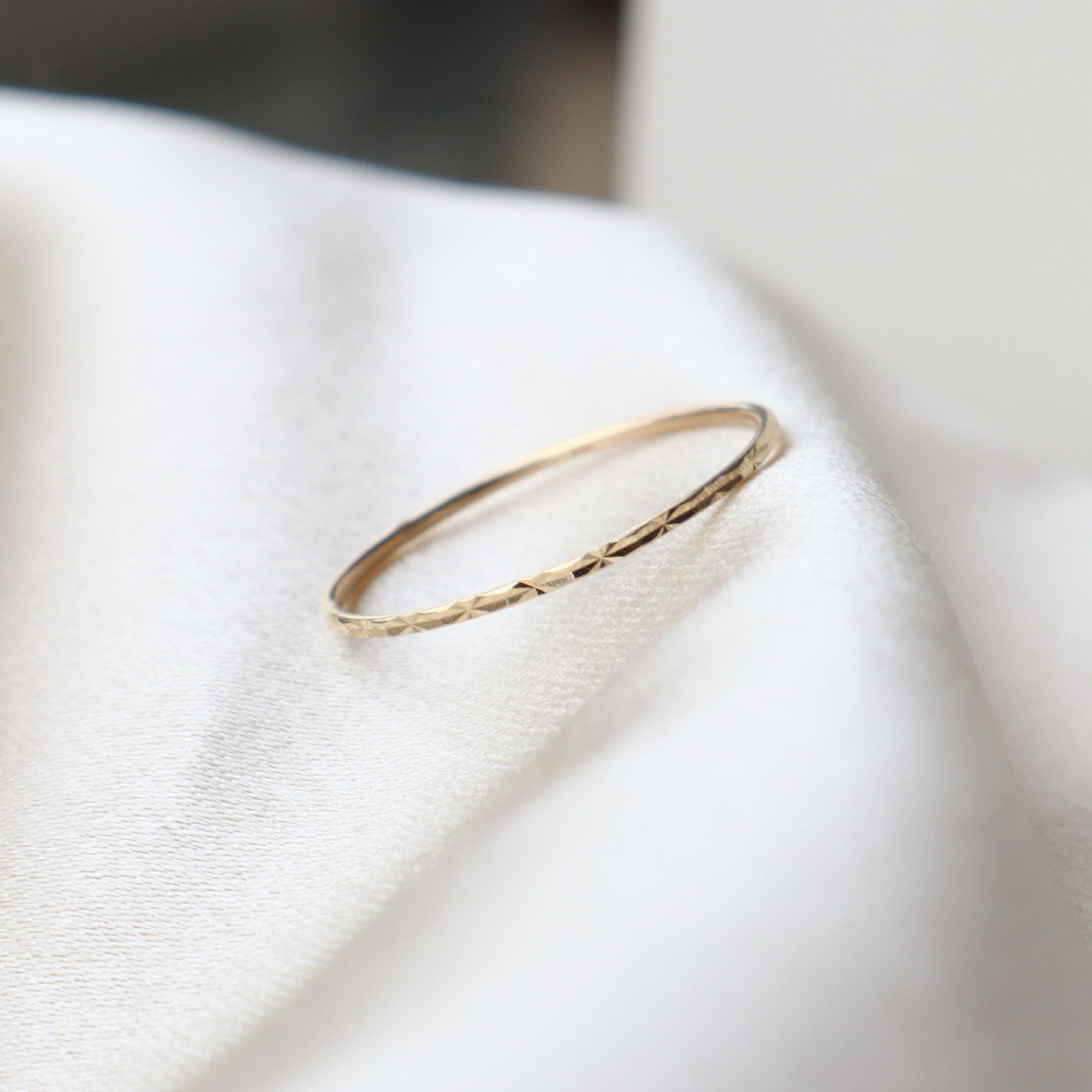 10K/閃耀花切刀刻戒