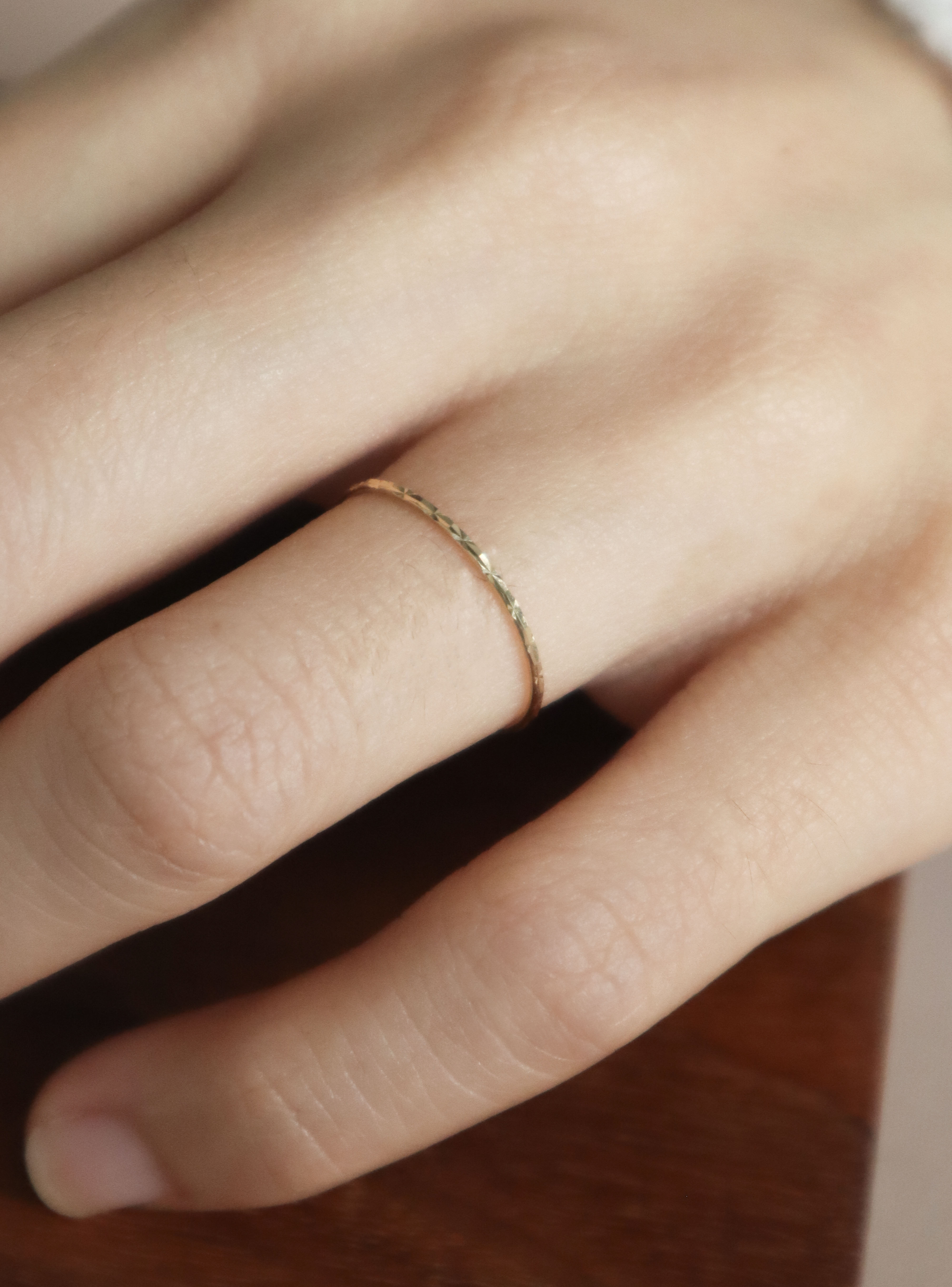 10K/閃耀花切刀刻戒