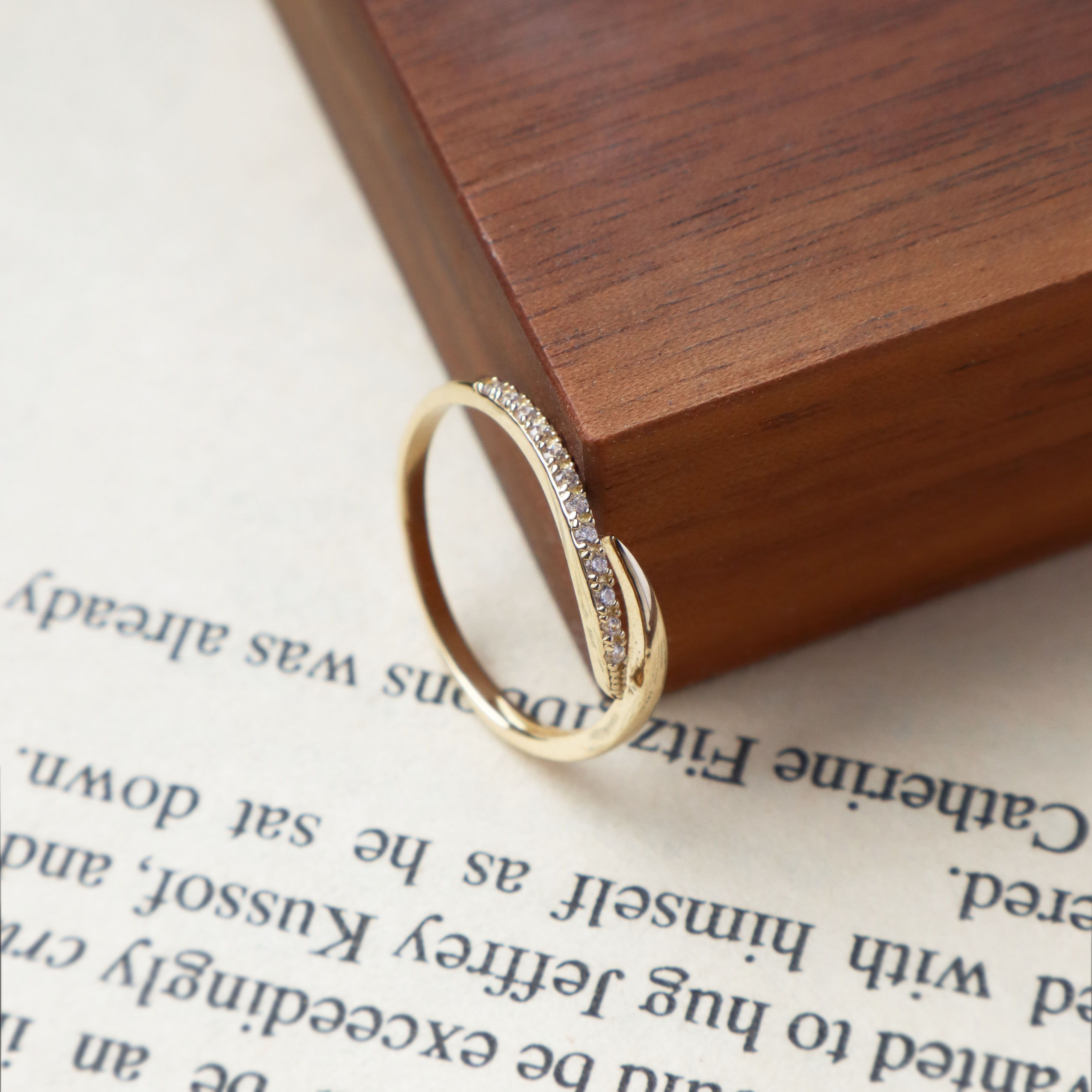 10K/排鑽雙弧戒指