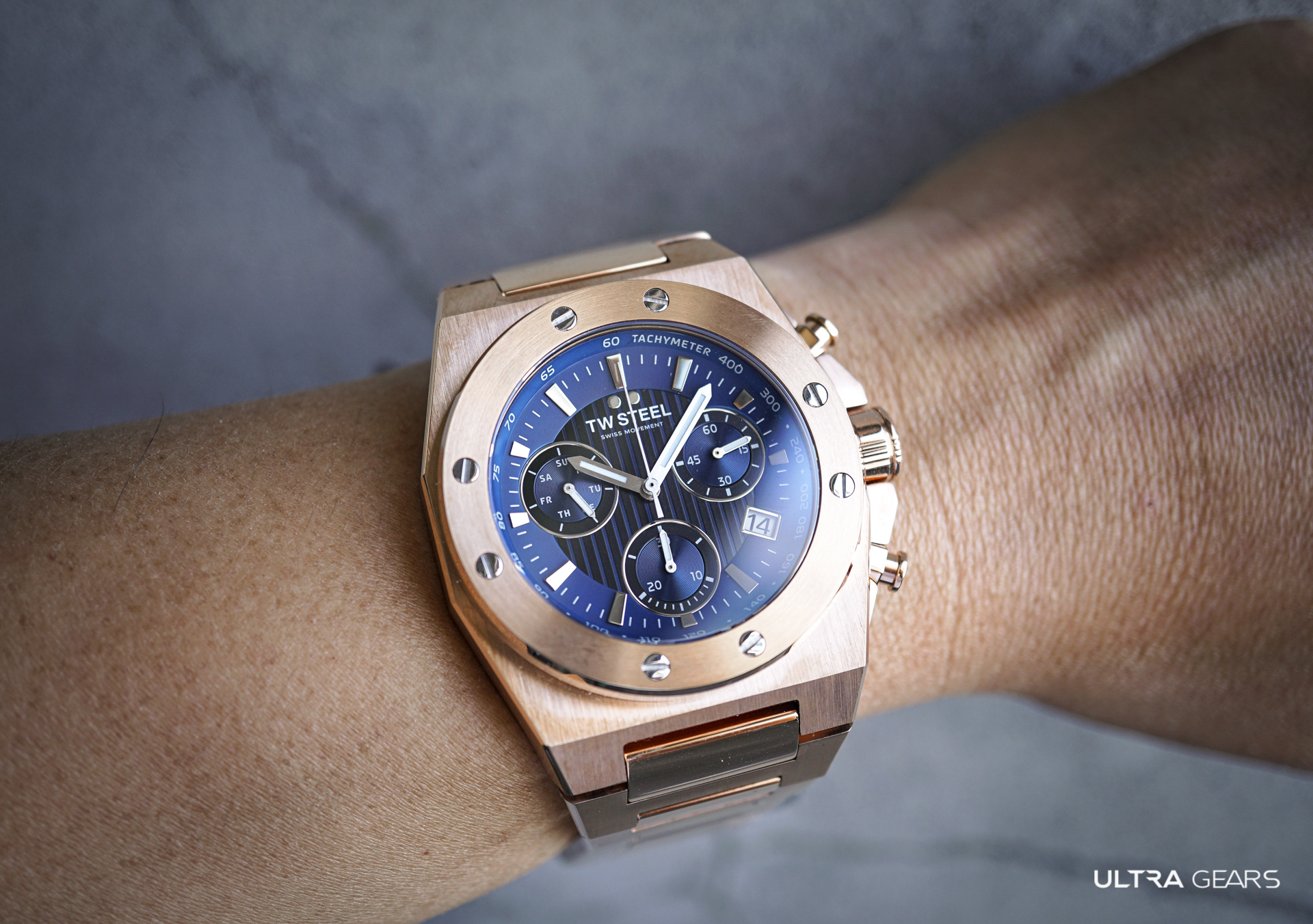 TW Steel CEO TECH 玫瑰金鏈帶藍面計時碼錶 CE4082