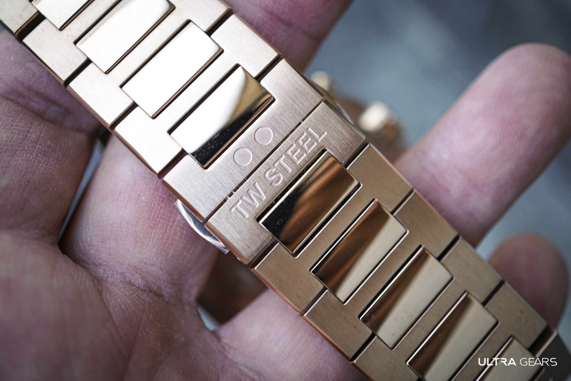 TW Steel CEO TECH 玫瑰金鏈帶藍面計時碼錶 CE4082