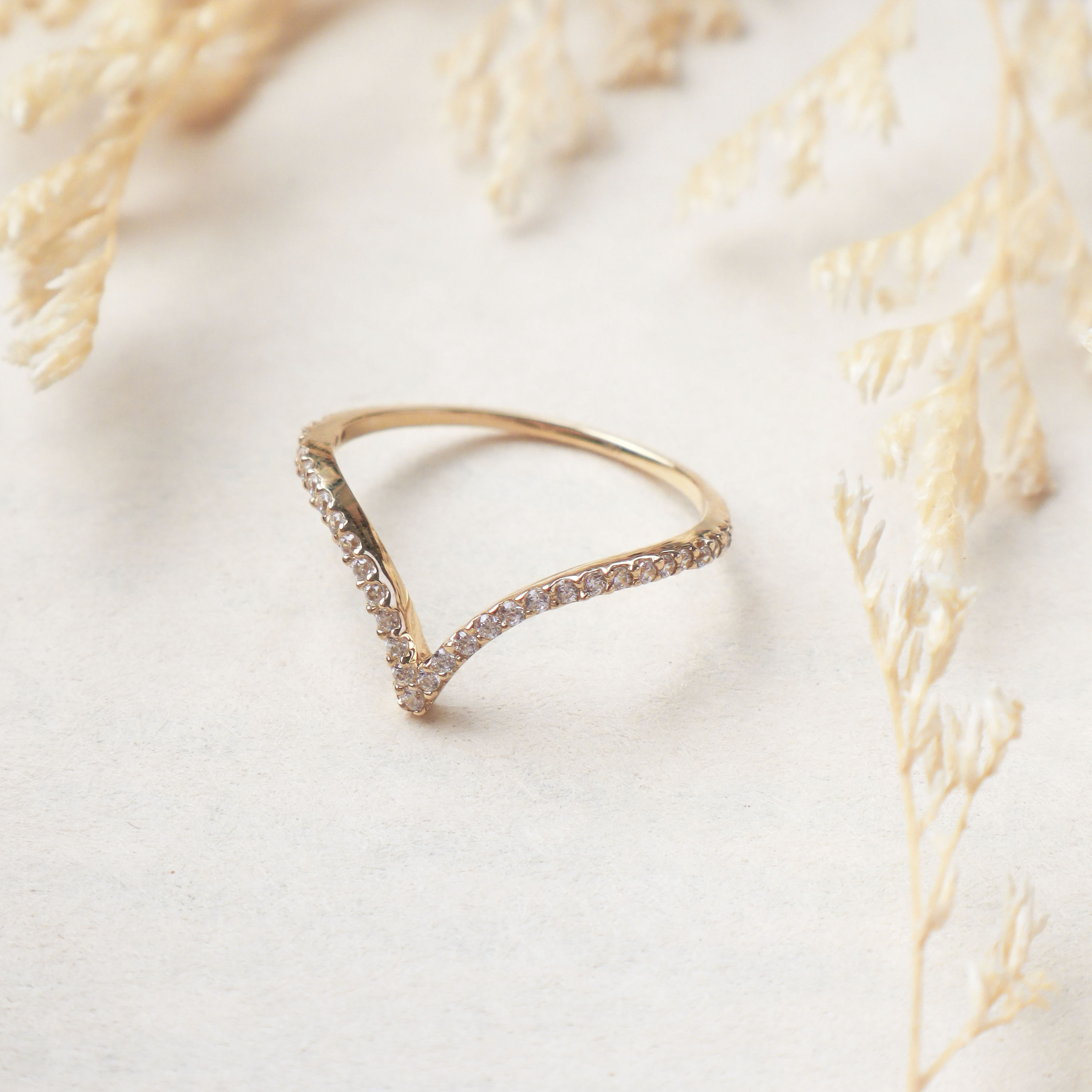 10K/V型弧線排鑽戒指