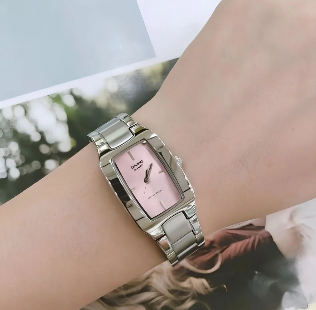 萬年鐘錶 - CASIO  卡西歐 粉色面酒桶型經典女錶  LTP-1165A-4C  錶徑22MM