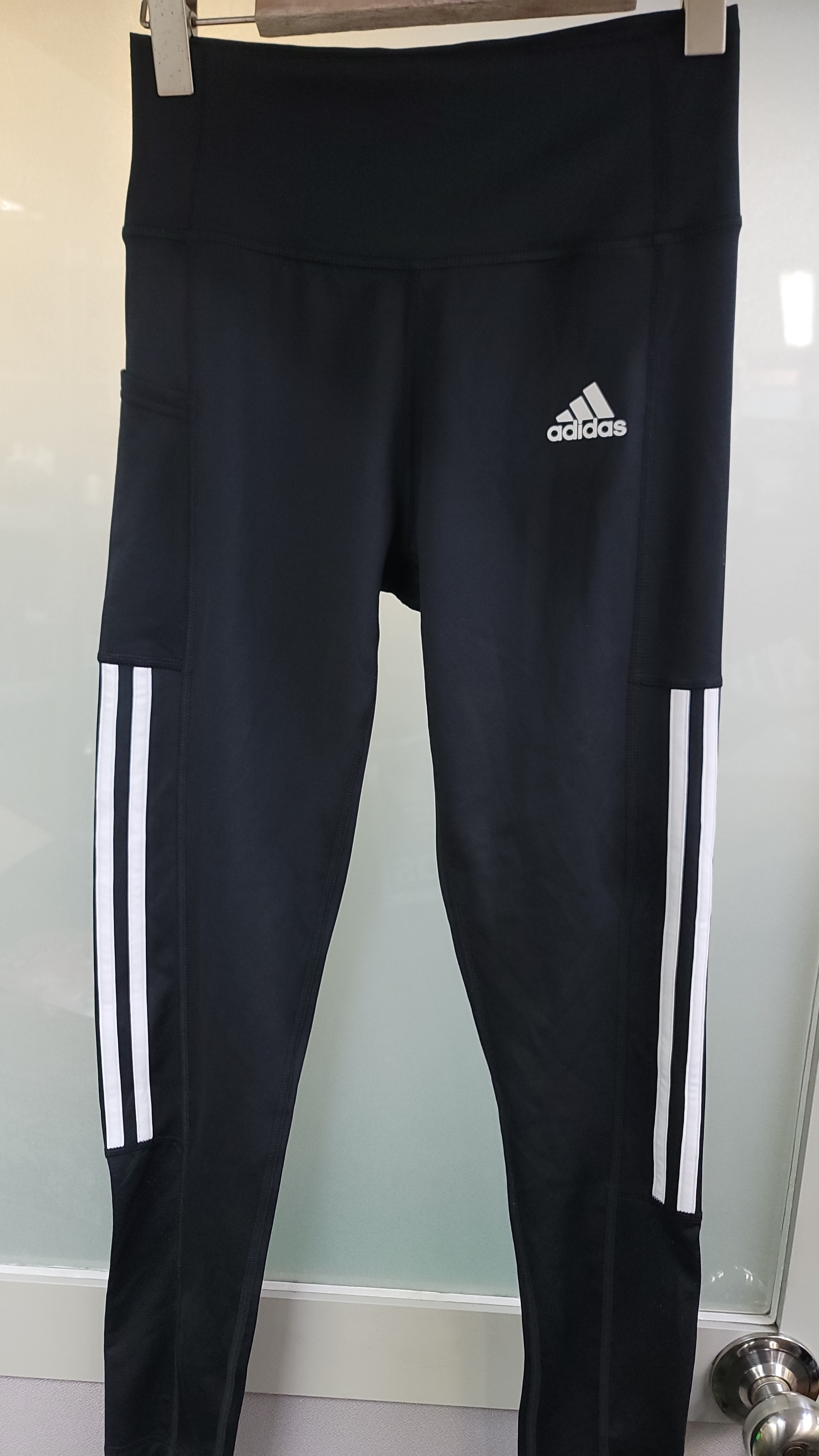 ca16435**  adidas運動衭