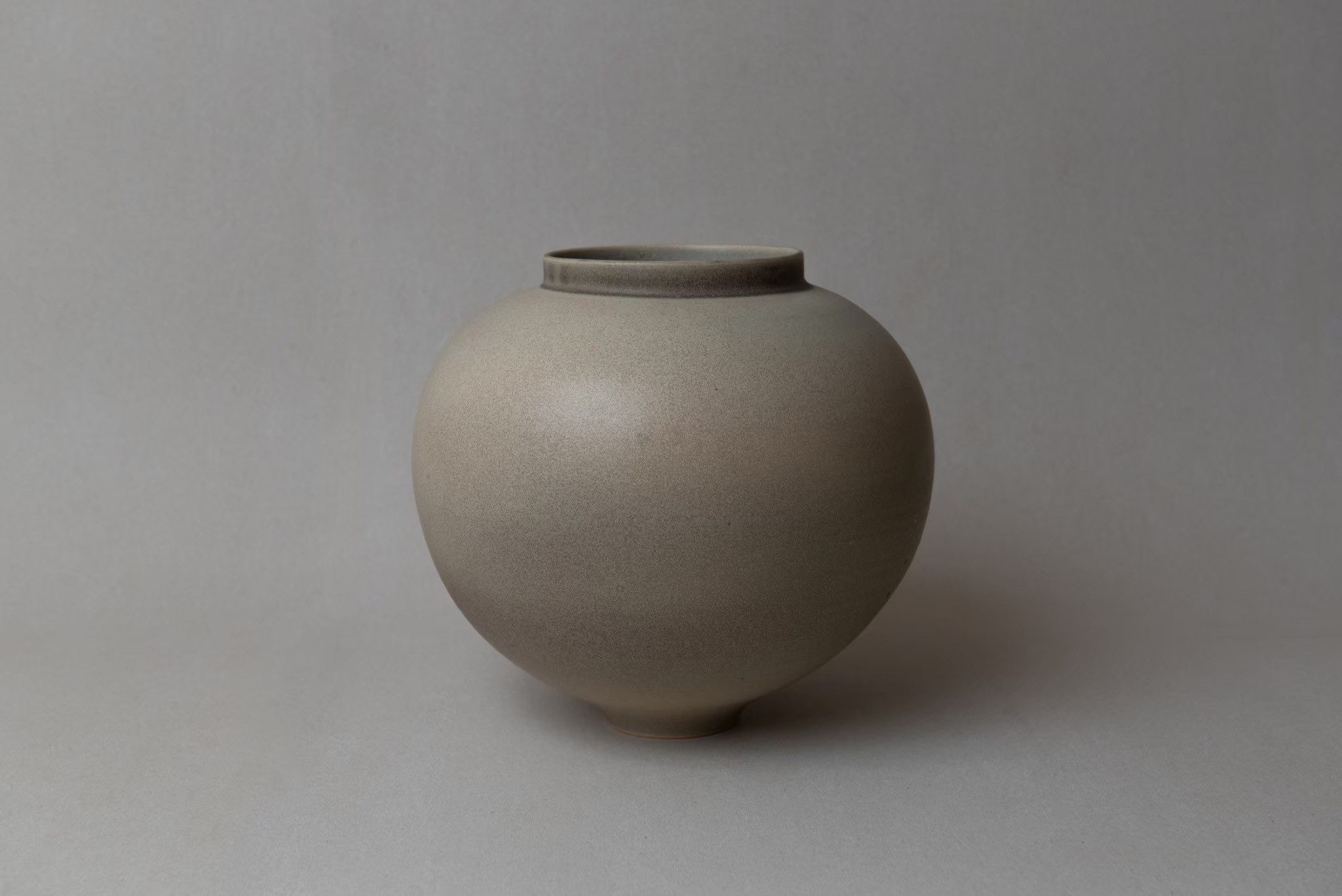 緩河製造所 Stream Studio｜灰青月形花器