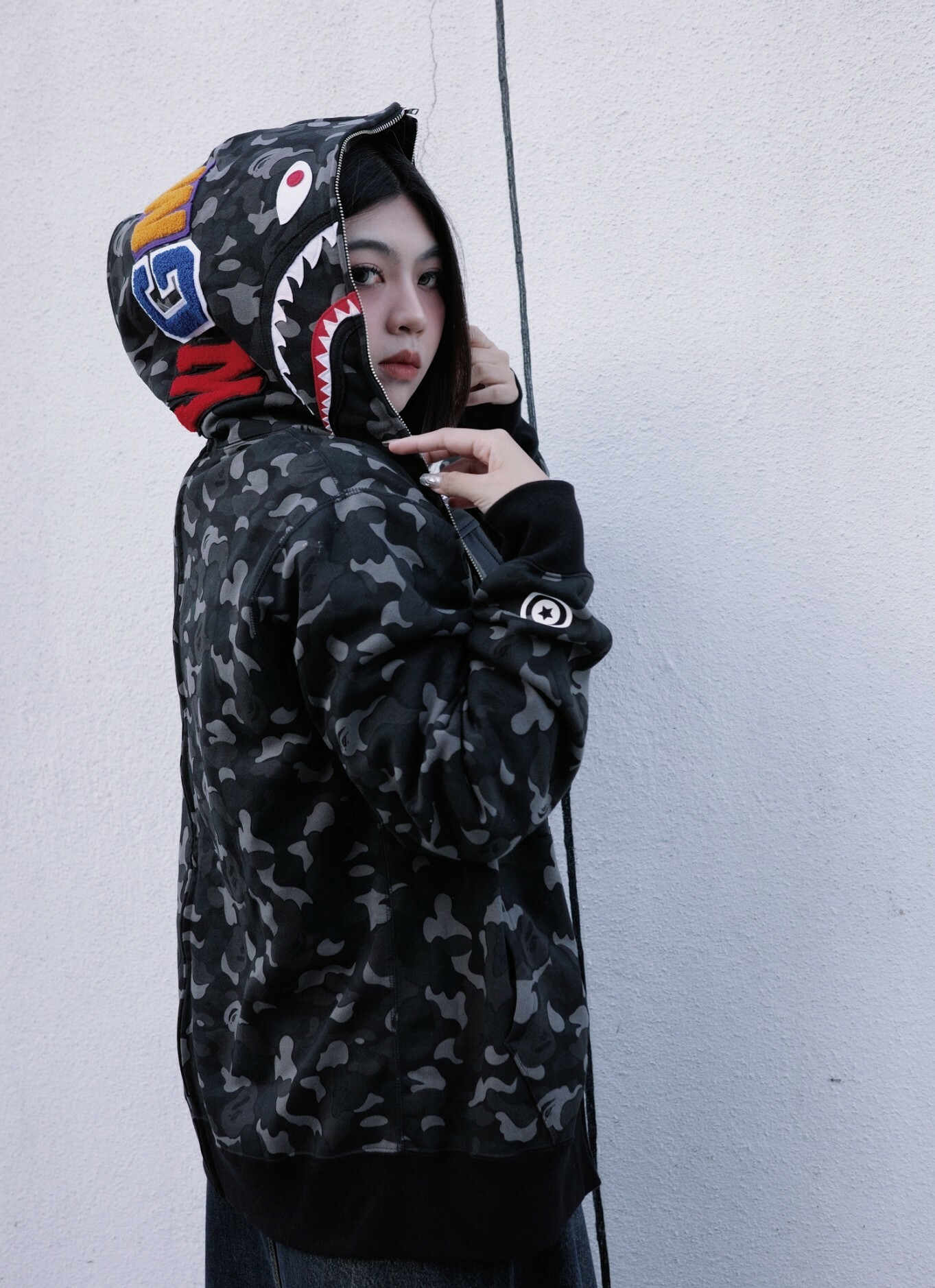 BAPE 黑迷彩鯊魚連帽外套